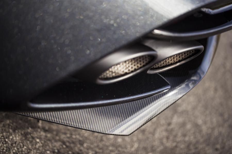 Детали экстерьера Aston Martin DBS Superleggera 2018 года  (UK) (фото 20 из 40)
